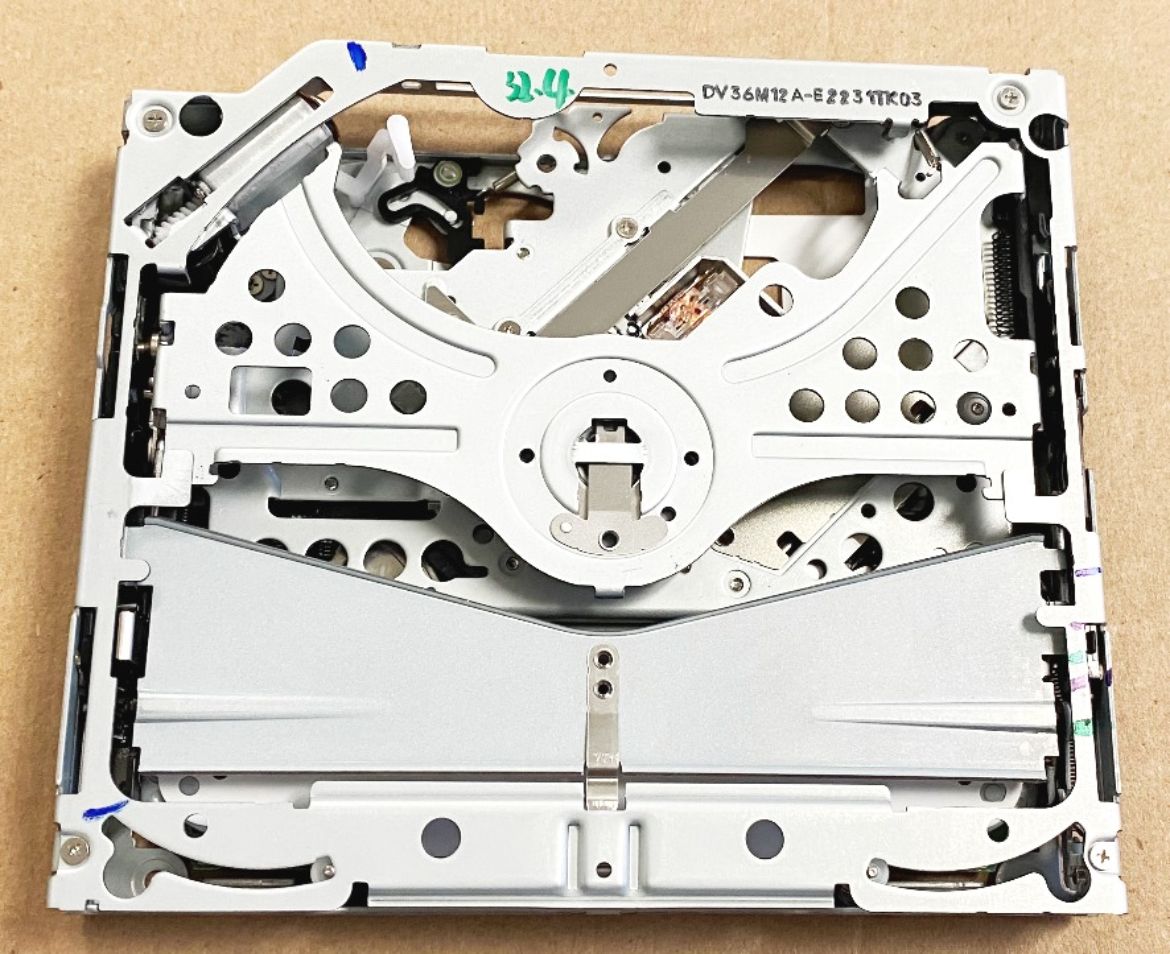 DV16931Z01.jpg